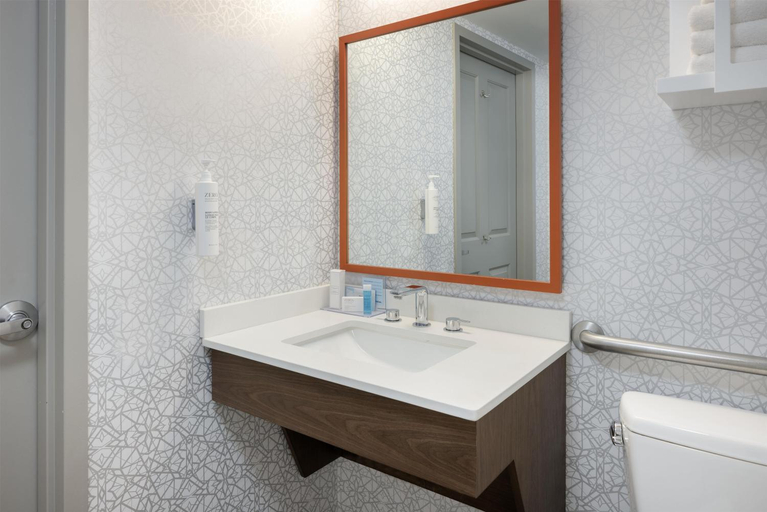 Bathroom 3, Hampton Inn & Suites Myrtle Beach-Oceanfront, Horry