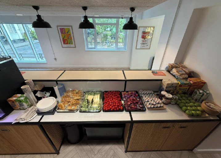 Food & Drinks, Student Only, Elegant Bronze Studio in Paddington, London