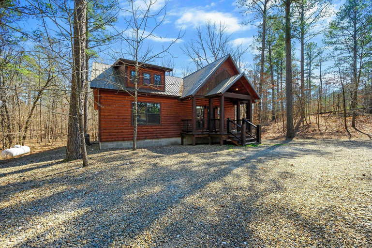 Exterior 3, Pond Lily Creek - Spacious Couples Cabin - Hot Tub, McCurtain