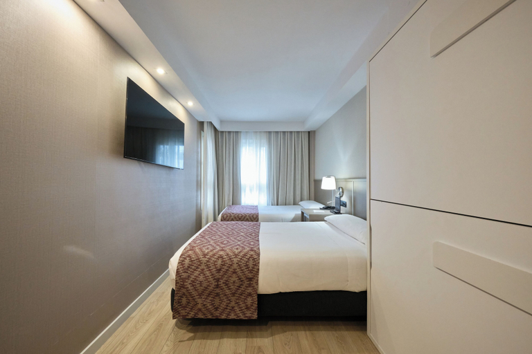 Bedroom 4, Catalonia Park Güell, Barcelona