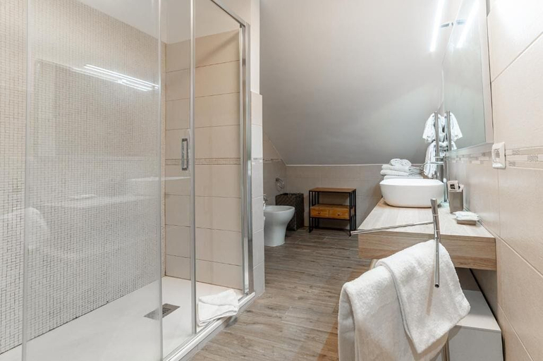 Bathroom 3, Elegant Penthouse - Metro Conca d'Oro, Rome
