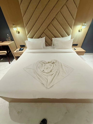 Room 2, Riviera Hotel & Resort, West Nimar