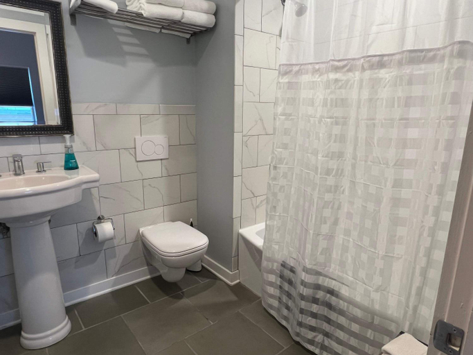 Bathroom 3, THE NORTHPORT INN, Leelanau