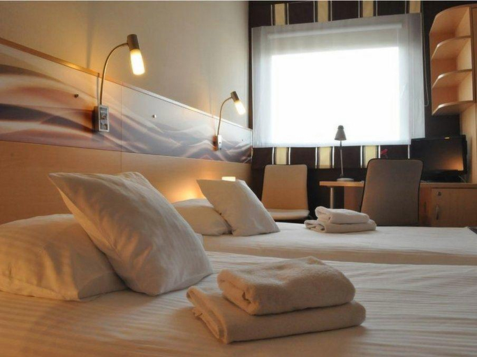 Bedroom 3, Quality Silesian Hotel, Katowice City
