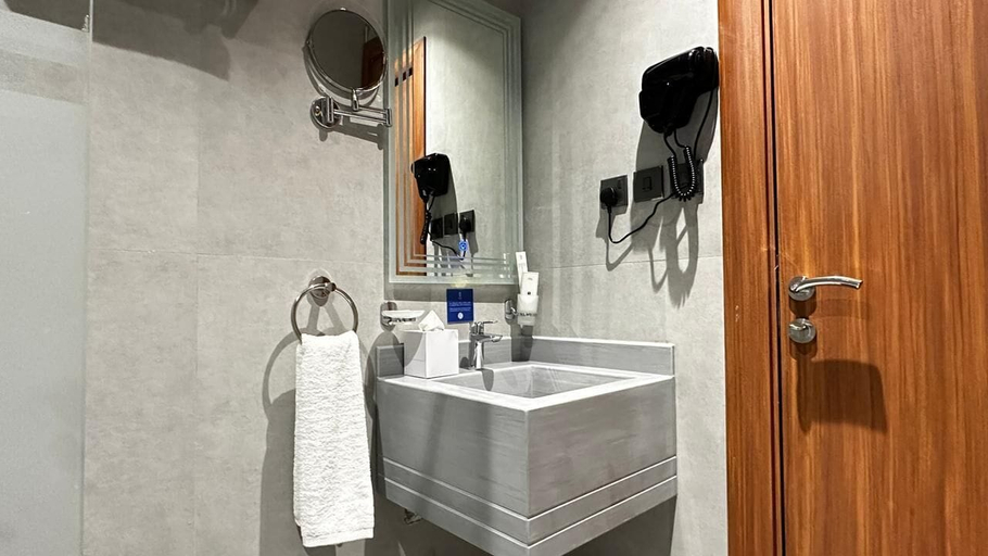 Bathroom 2, wafiahotel, Al Madinah Al Munawwarah
