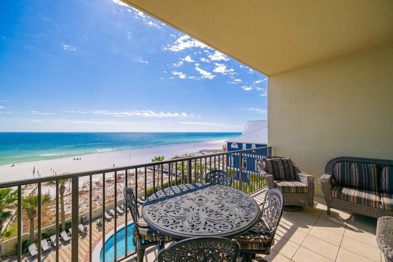 Outdoor dining 2, Phoenix West 402 3 Bedroom Condo, Baldwin