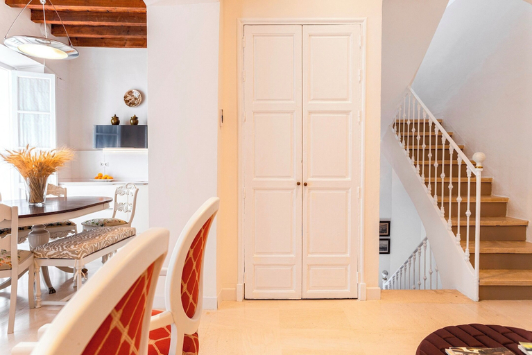 Others 4, House With Terrace Near Cathedral. Mateos Gago VI, Sevilla