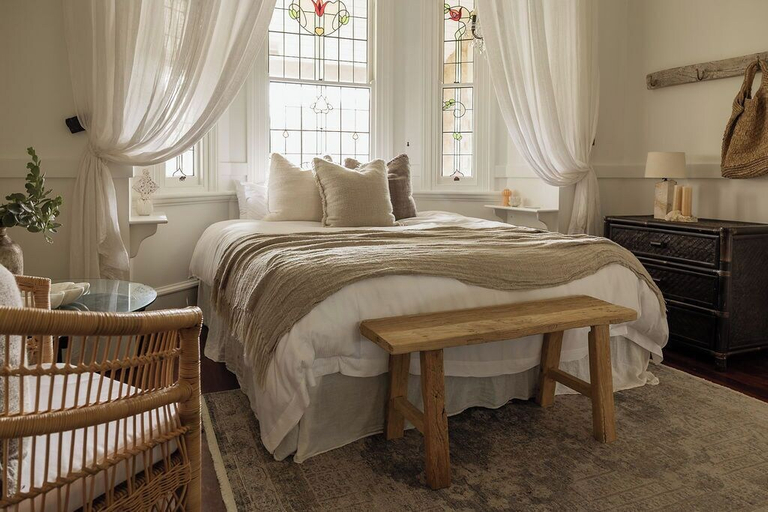 Room 5, Hinterland House, Byron