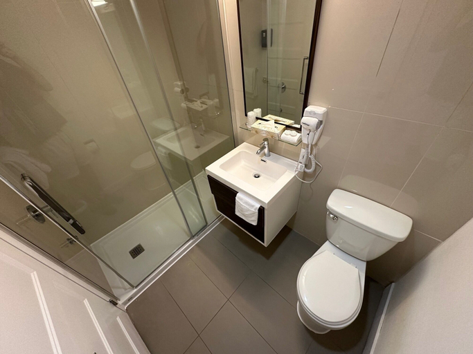 Bathroom 5, Hotel Chrome Montreal, Montréal