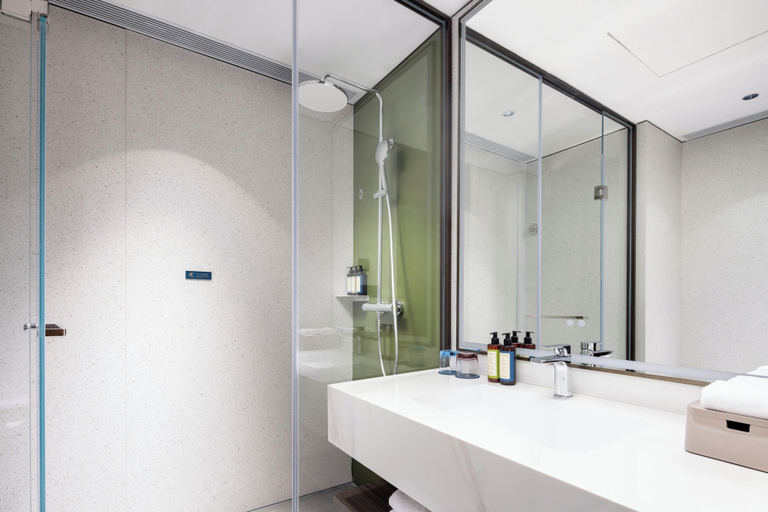 Bathroom 4, Fragrant Hill Empark Hotel, Beijing