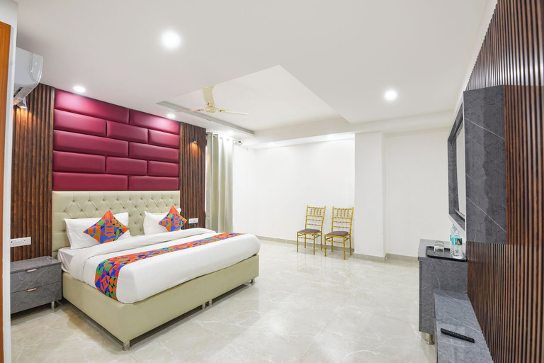 Room 5, FabHotel Amazing Stays Peera Garhi, Delhi