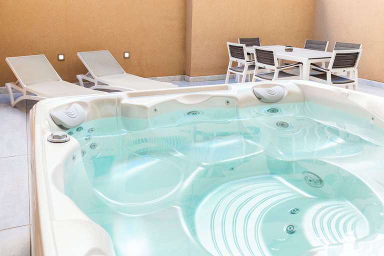 Pool, Duplex Sliema