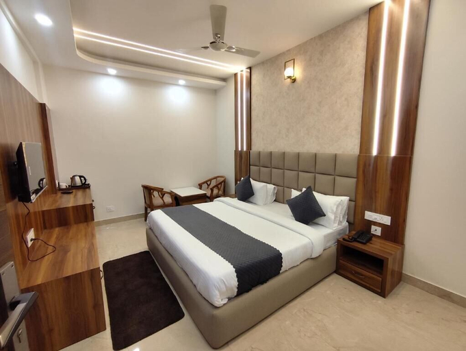 Room 4, hotel PS Residency, Dehradun