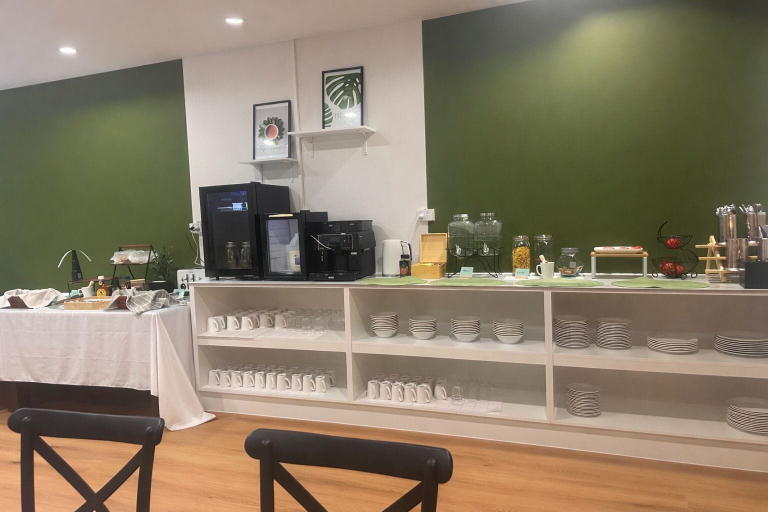 Food & Drinks 5, Gamma Hotel, Waitakere