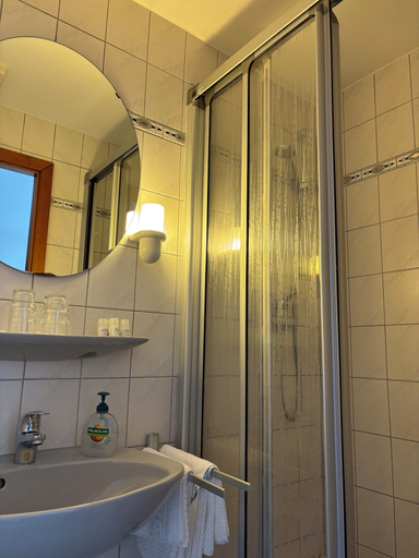 Bathroom 3, Hotel Krone Neuenburg, Breisgau-Hochschwarzwald