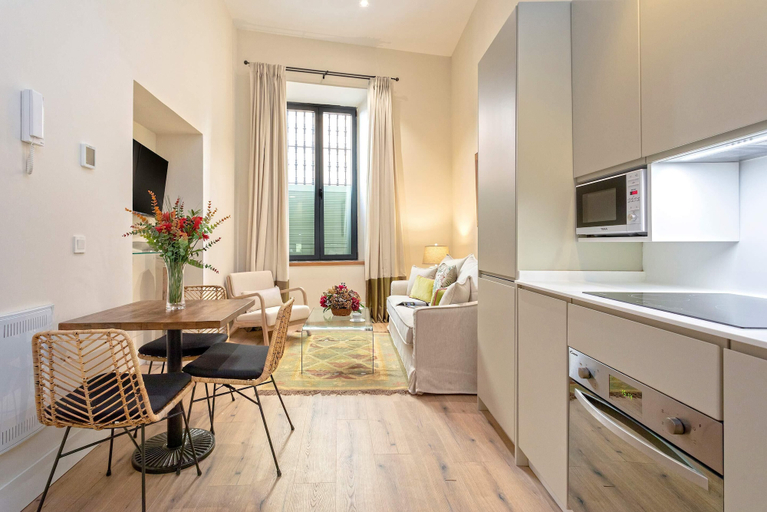 Others 5, Genteel Home Rodrigo Caro, Sevilla