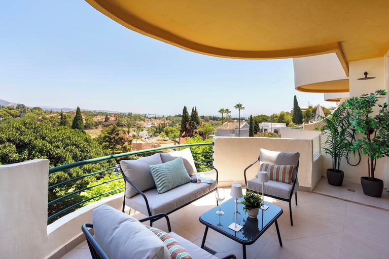 Balcony 5, Amazing 3BD apt and Pool. Señorío de Aloha, Málaga