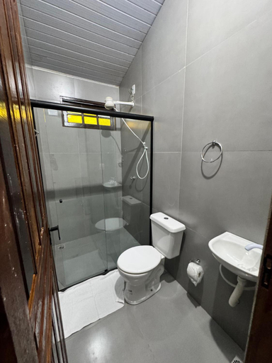 Bathroom 4, Pouso De Icaro, Parati