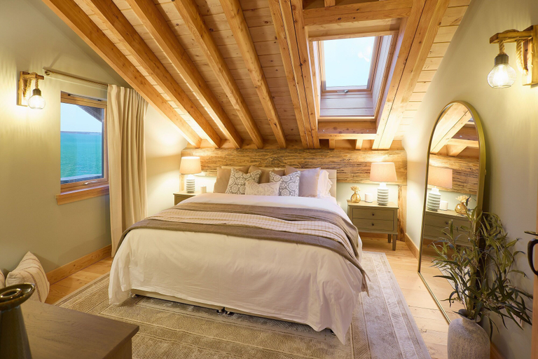 Room 4, Host Stay Cabin on the Loch, Scottish Borders