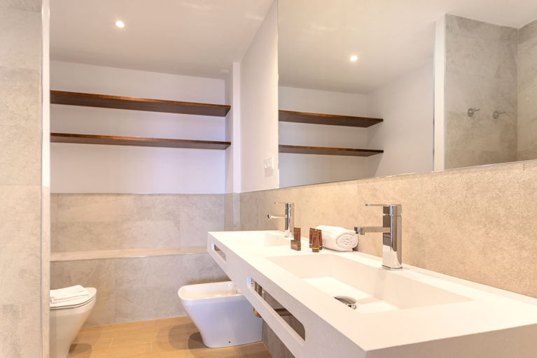 Bathroom 2, Stunning Apartment With City Views. San Pablo, Sevilla