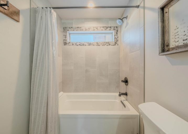 Bathroom 5, Wilderness Club Home Hot Tub, Lincoln