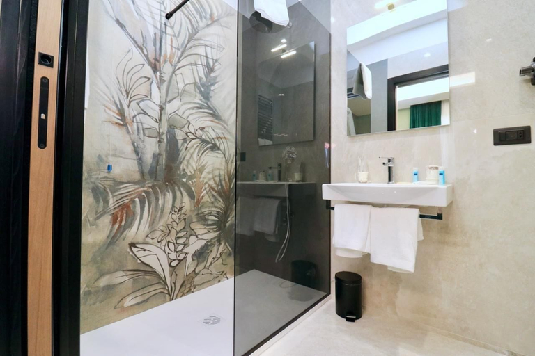 Bathroom 4, Buono Hotel, Napoli