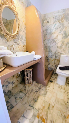 Bathroom 2, Aelia Houses, Attica