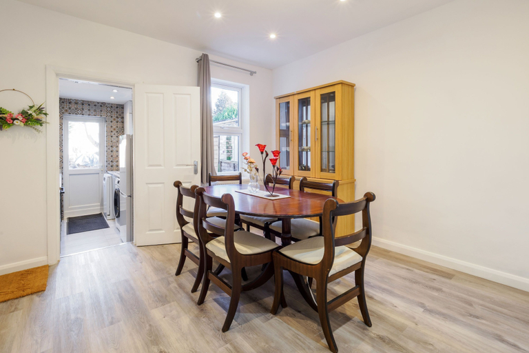 Room 5, Host Stay Roach Street, Medway