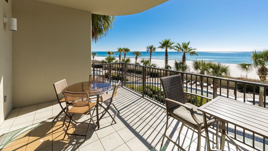 Outdoor dining 4, Phoenix West 2106 3 Bedroom Condo, Baldwin