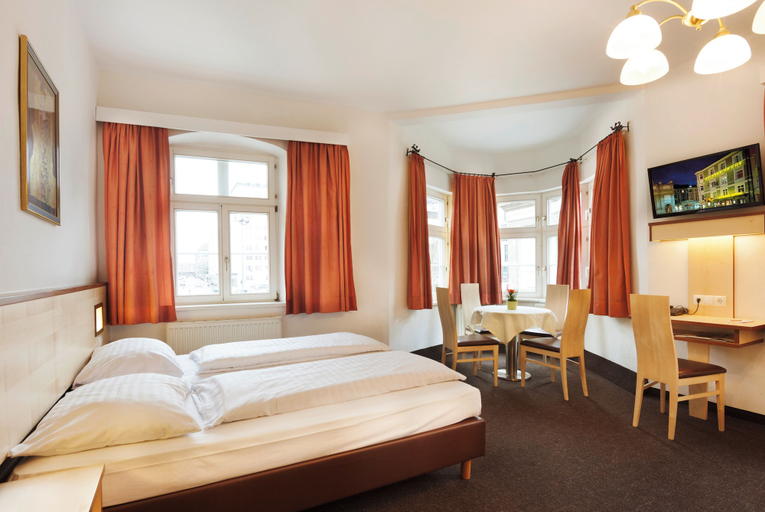 Bedroom 4, Hotel Goldene Krone, Innsbruck