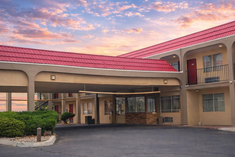 Exterior & Views 1, Tree Inn & Suites Albuquerque, Bernalillo