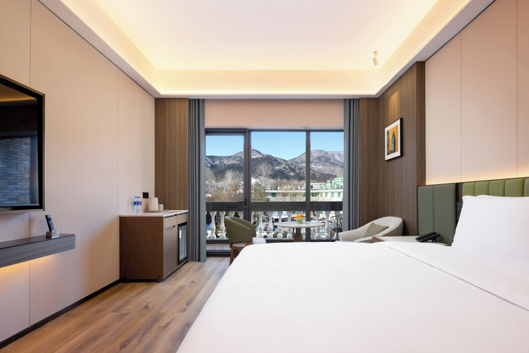 Room 2, Fragrant Hill Empark Hotel, Beijing
