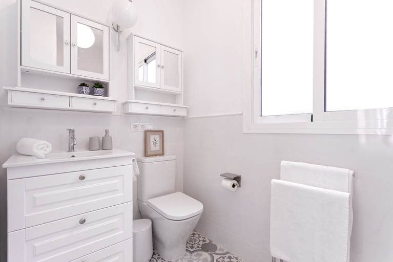 Bathroom 2, Exclusive 2 bd in the Center of Málaga. Marín García VI, Málaga