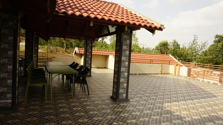Outdoor dining 4, Hill Down Homestay, Chikmagalur