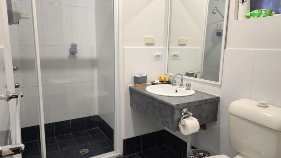 Bathroom, Jopen Motel Unit 6, Shoalhaven - Pt B