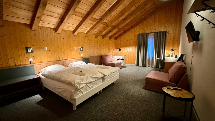 Bedroom 2, Hotel du Cheval Blanc, La Neuveville