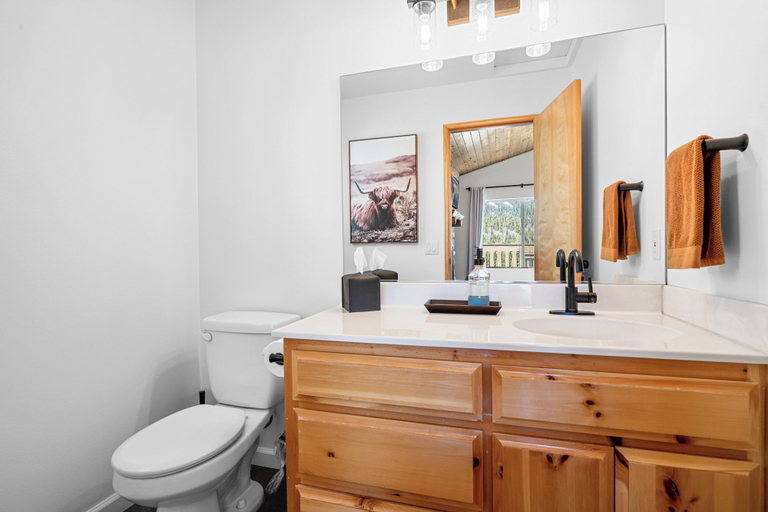 Bathroom 2, Paradise Pines, San Bernardino