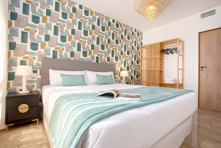 Room 4, Luxury Apartment in City Center. Puerta Real II, Granada