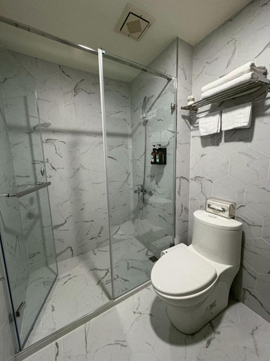 Bathroom 3, Kaohsiung Raifong Corner Homestay, Kaohsiung