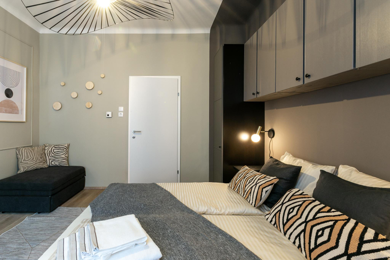 Bedroom 5, Quiet apartment 6 min walk to metro - 4 stops to Opera, Wien