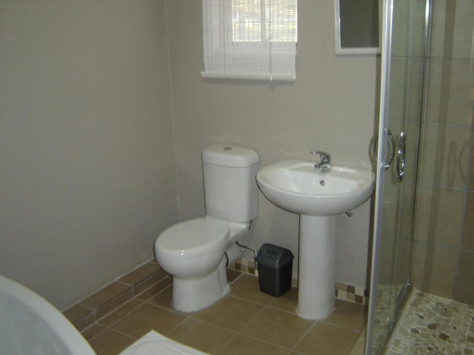 Bathroom 2, Rhino Creek Estate, Mangaung