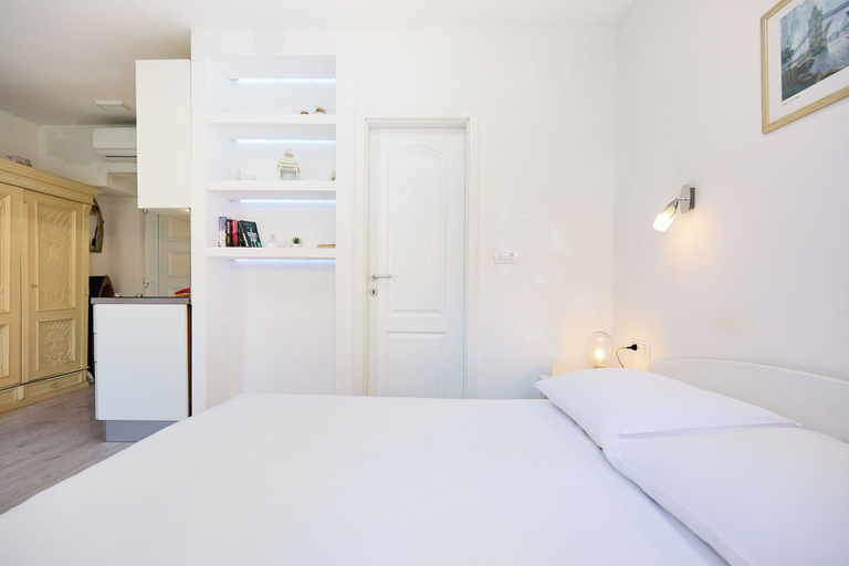 Room 2, Sophie 1 - Old Town Heritage Suite, Dubrovnik