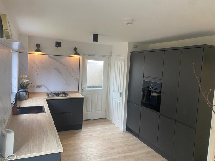 Private kitchen, Modern 3 bed Home by Glasgow Airport, Renfrewshire