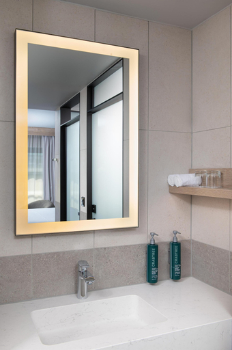 Bathroom 4, Hilton Garden Inn Silverstone, Northamptonshire