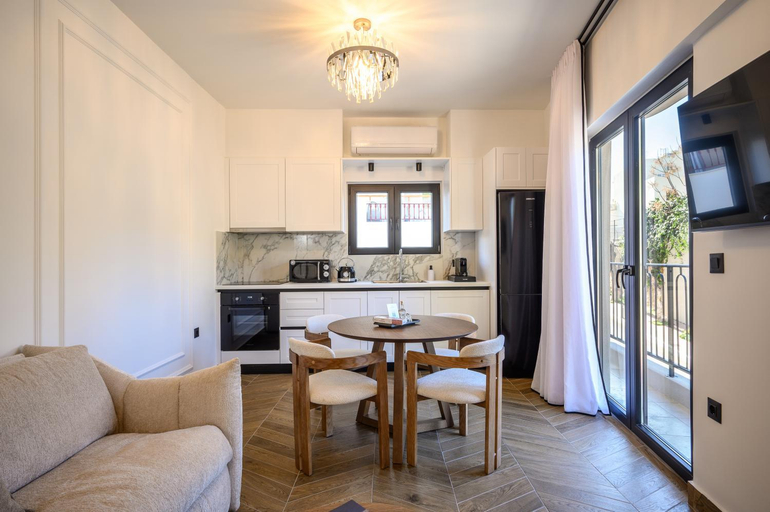 Others 3, Montre Fine Living, Crete
