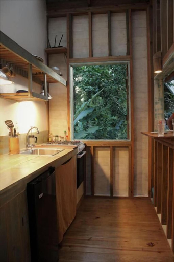Private kitchen 4, Jungle Paunch Cabins, Bocas del Toro