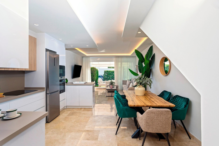 In-room dining, Magnificent 3BD Duplex With Pool. Aloha Golf II, Málaga