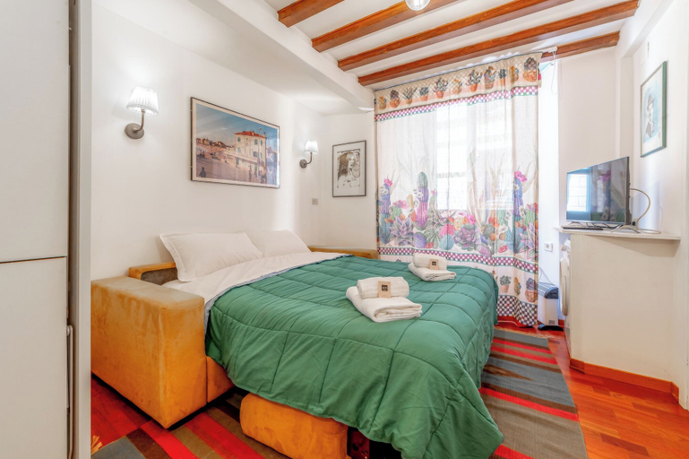 Room 2, La Galleria - Piazza di Spagna, Rome