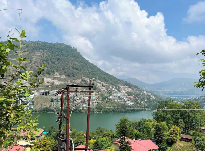 Mountain view, Luxury Hotel Lake Darshan Bhimtal, Nainital