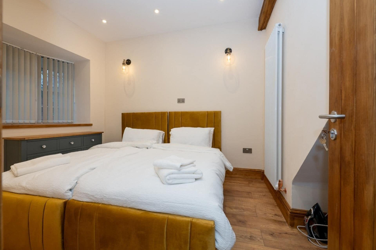 Room 3, Tranquil Stoke-on-trent 4bed, 2 Bath, Parking, Stoke-on-Trent